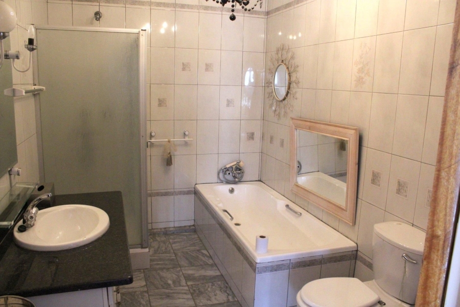 6 Bedroom Property for Sale in Van Der Hoff Park North West
